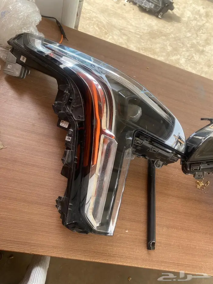 شمعات كاديلاك XT4 1