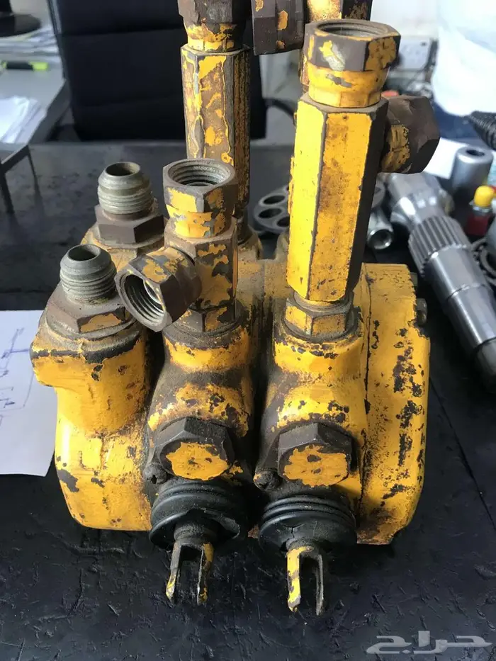 طرمبه ديزل و4 يخاخات -كونترول هيدروليك -باك لودر جون دير 310 1