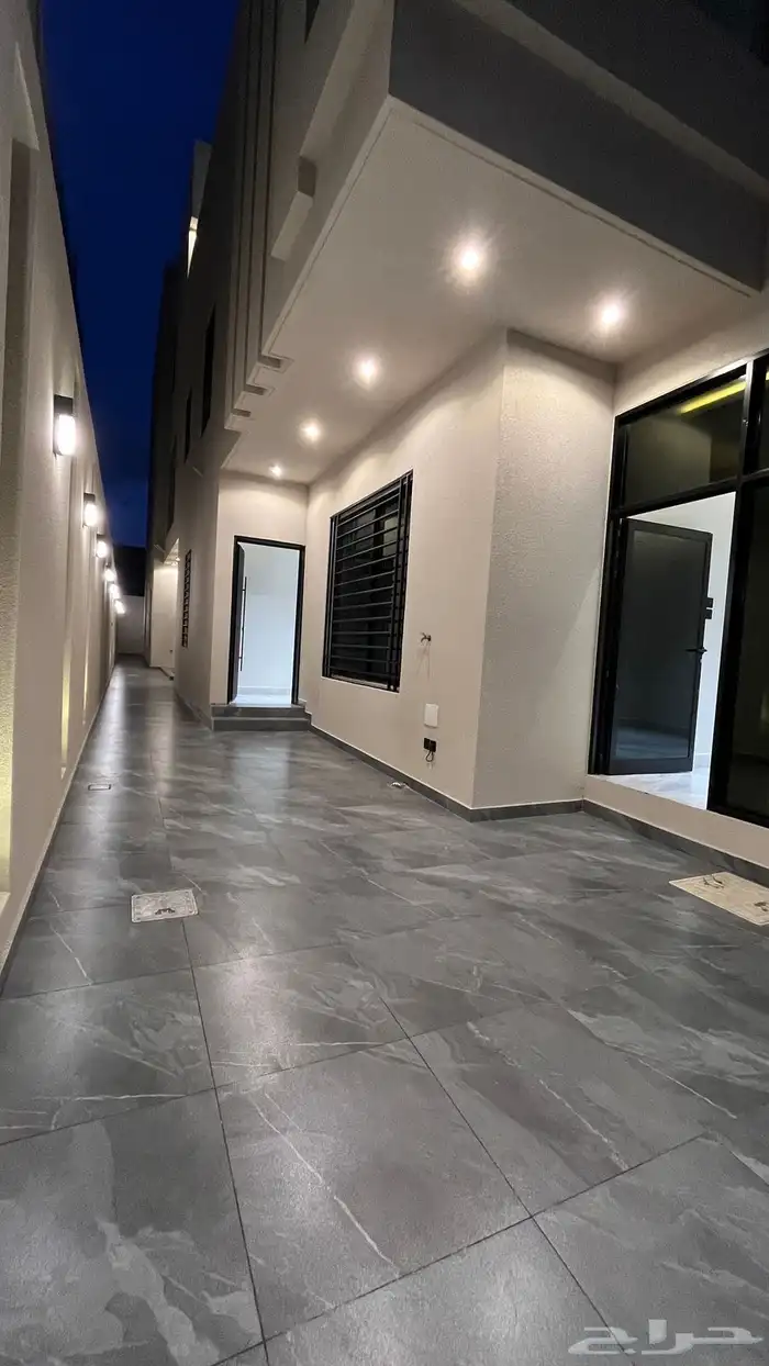 شقق ارضيه بمدخل سياره وارواف علويه بمصعد وسطح خاص 0