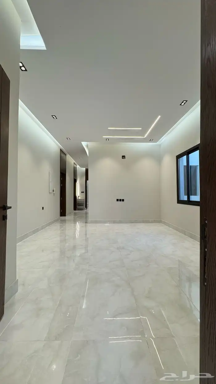 للبيع دور ارضي بتصميم مودرن حي الرمال 6