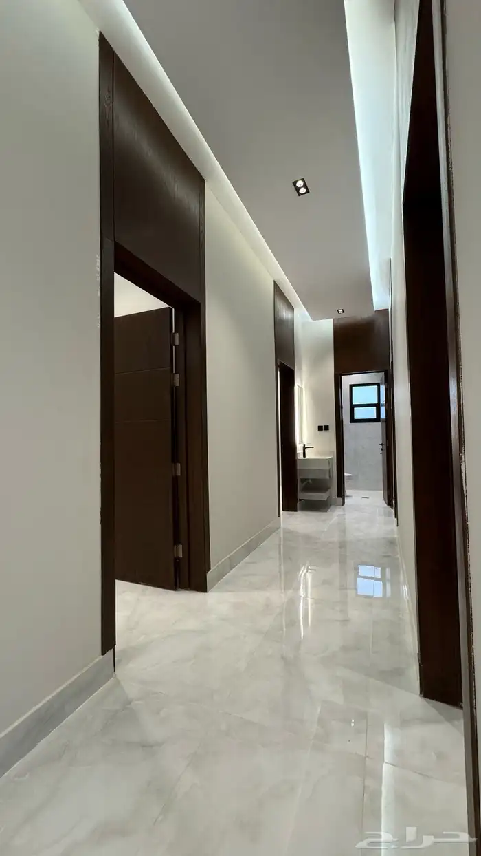 للبيع دور ارضي بتصميم مودرن حي الرمال 7