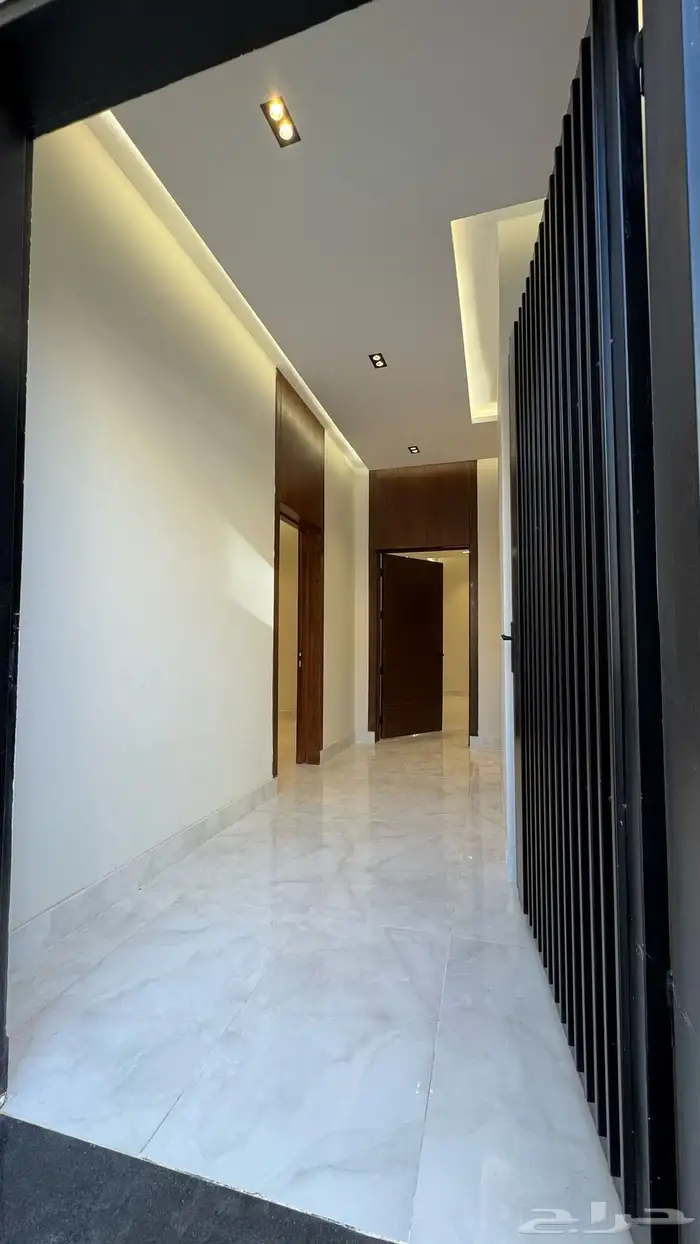 للبيع دور ارضي بتصميم مودرن حي الرمال 3