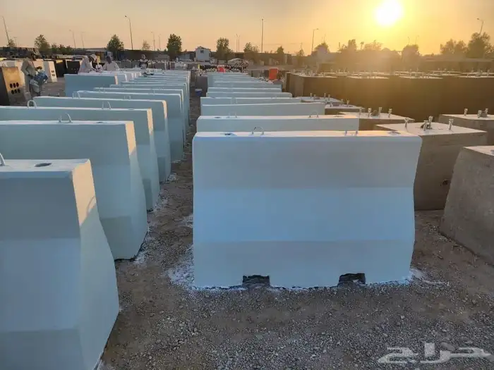 حواجز خرسانية قواعد انارة دعايه وأعلان 47