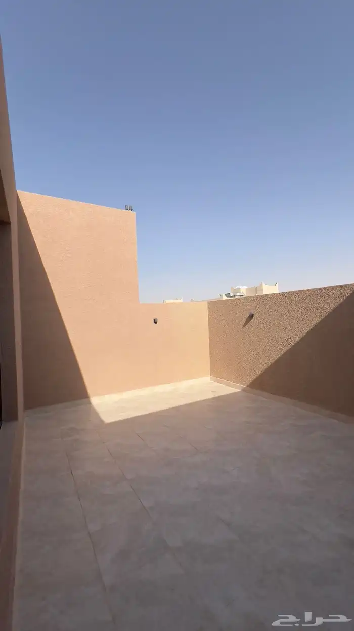 فيلا في حي لبن 8
