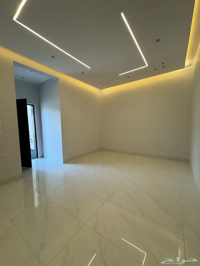للبيع شقق تمليك و تاون هاوس وادوار ارضية تصميم كلاسكي 34