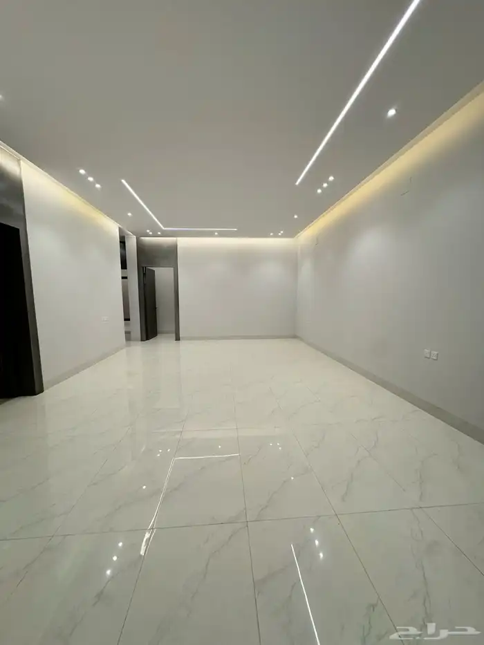 للبيع شقق تمليك و تاون هاوس وادوار ارضية تصميم كلاسكي 31