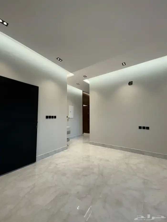 للبيع دور علوي بتصميم مودرن حي الرمال 2