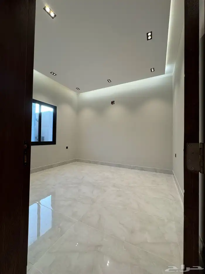 للبيع دور علوي بتصميم مودرن حي الرمال 4
