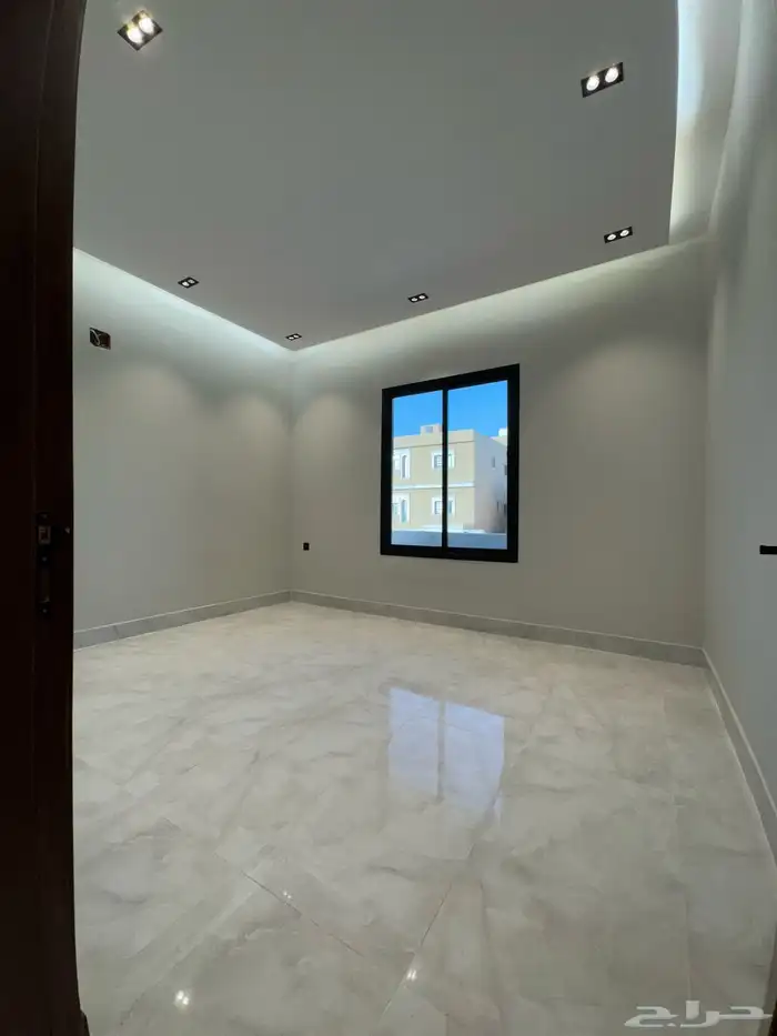 للبيع دور علوي بتصميم مودرن حي الرمال 6