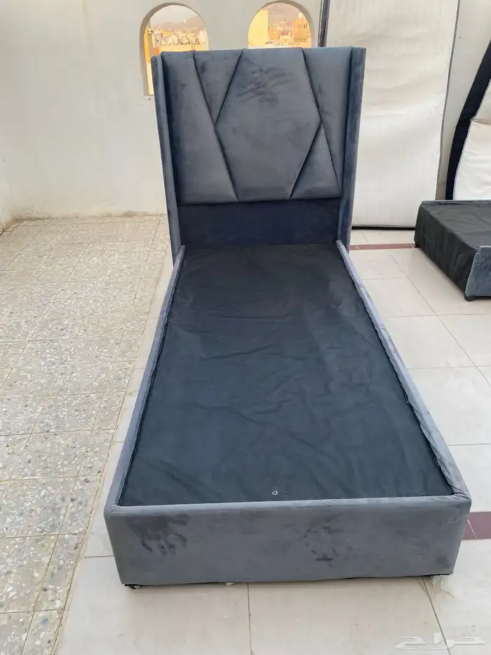 للبيع سرير نوم شخص 0