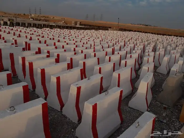 حواجز خرسانية قواعد انارة دعايه وأعلان 28