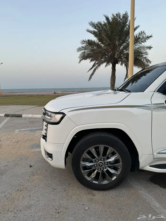 لاندكروزر 2023 VX وارد قطر 7