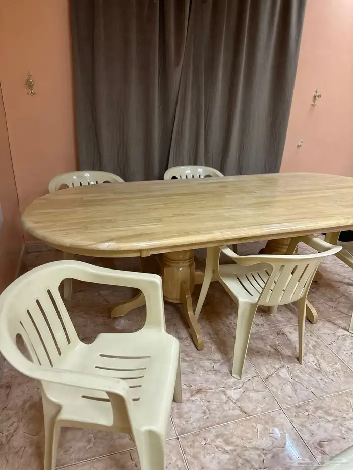 للبيع طاولة طعام 3
