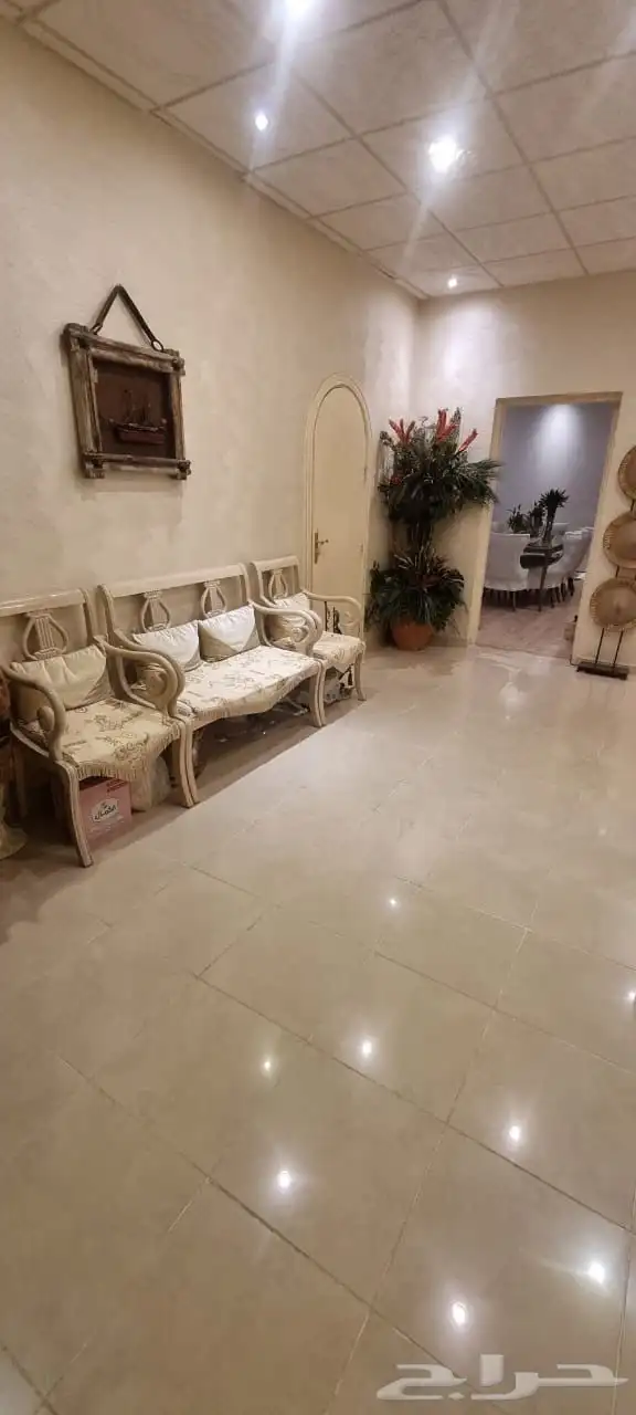 للبيع طقم كنب مستعمل نضيف (مافي توصيل) 0
