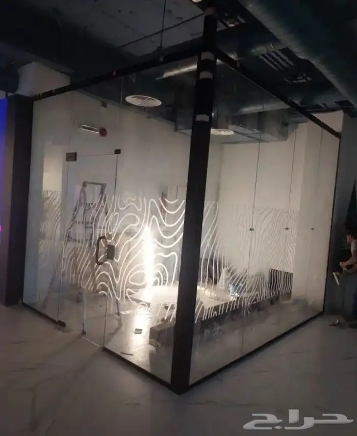 قواطع زجاج سكريت مكاتب زجاج حاجز شاور واجهات محلات 1