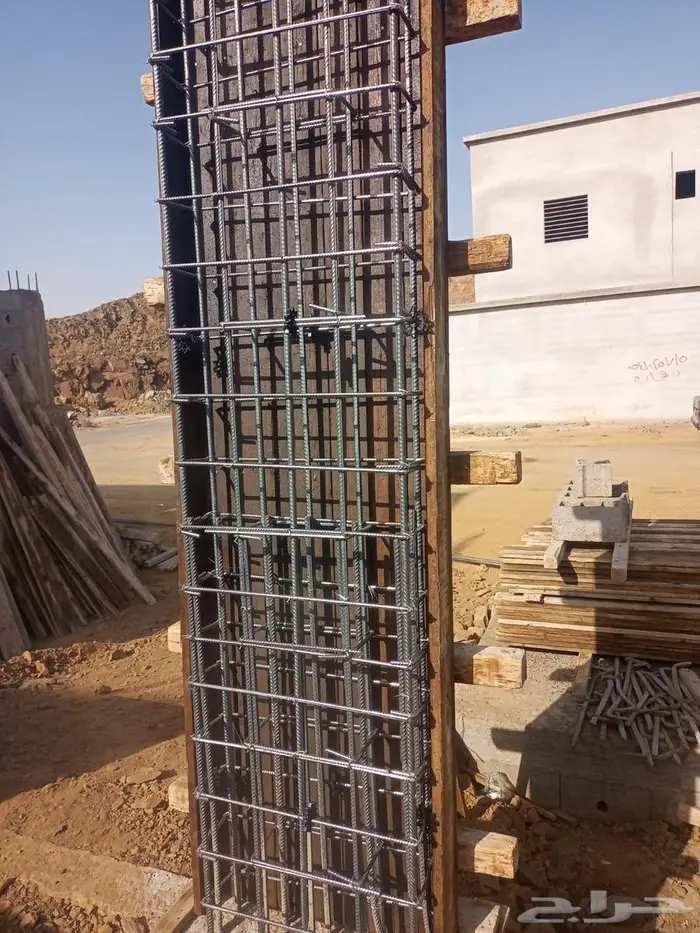 عمارة دور وشقتين وملحق عظم في ابها حي الروابي الاسكان 2