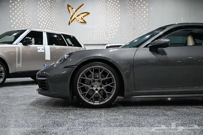 شركة البريمي لسيارات Porsche 911 4
