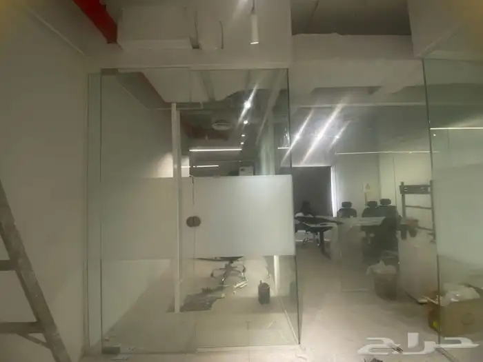 قواطع زجاج سكريت مكاتب زجاج حاجز شاور واجهات محلات 11