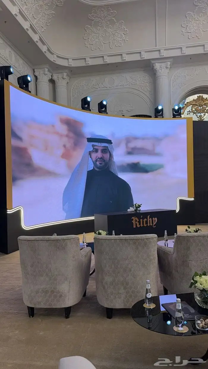 شاشات تفاعليه شاشات عارضية شاشات طوليه 3