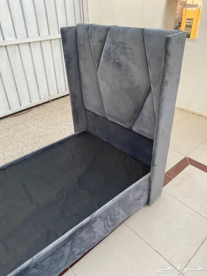 للبيع سرير نوم شخص 1