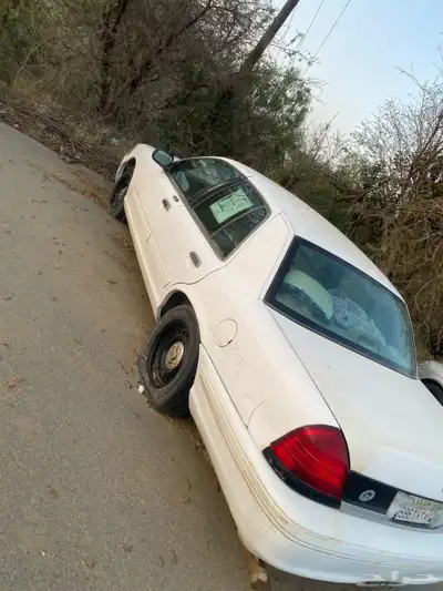 فورد 2001 ابيض للبيع تشليح 2