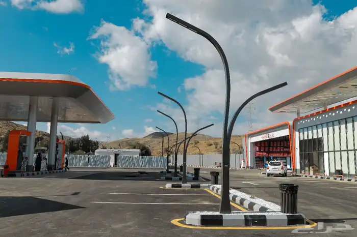 اعمدة شوارع و ديكورية وملاعب حدائق led على الطلب 24