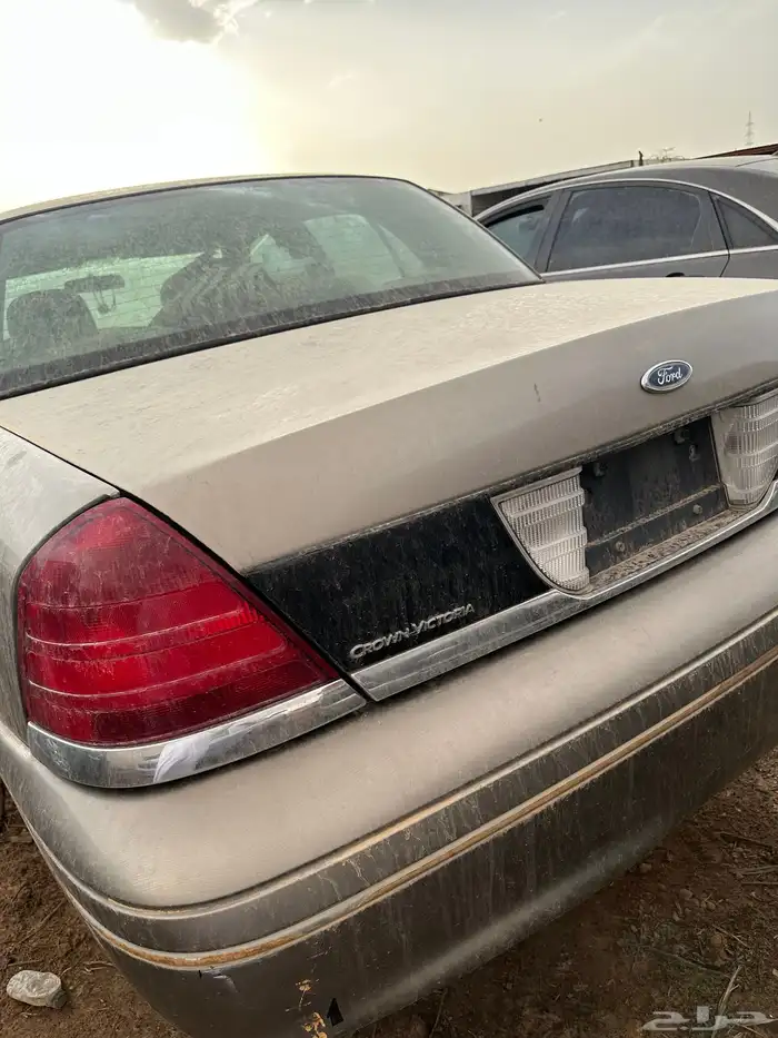 للبيع فورد فكتوريا قطع غيار مديل 2005 15