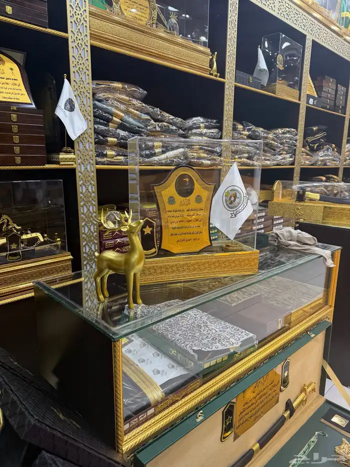 دروع تخرج ملازم سيف تخرج ترقية ضباط اطقم هدايا بشت 3