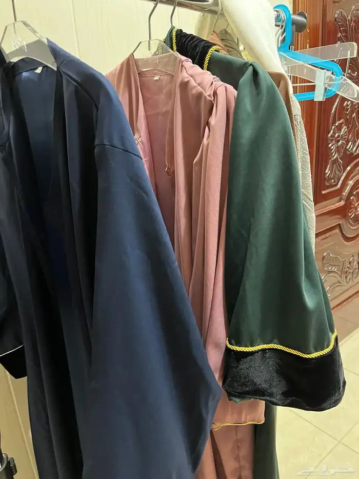 فساتين تخرج 3ب150 والواحد ب70 3