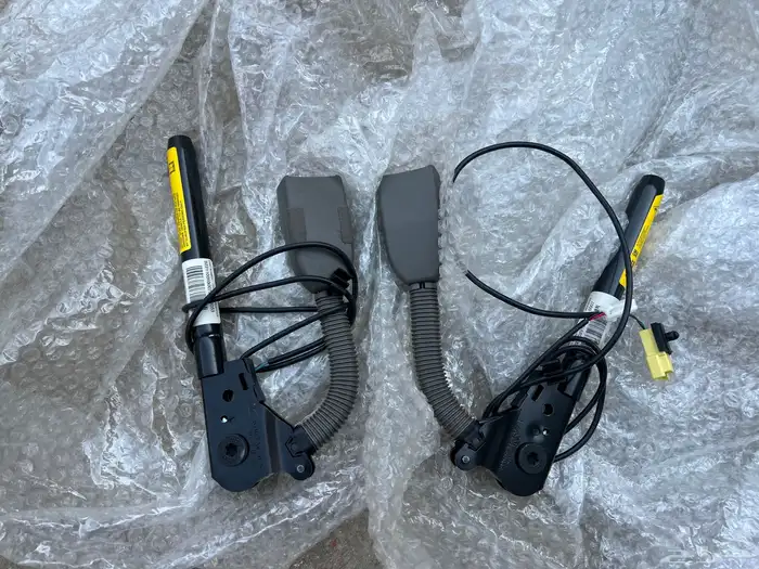 للبيع طقم احزمة امان كابريس 2006 جديد اصلي 0