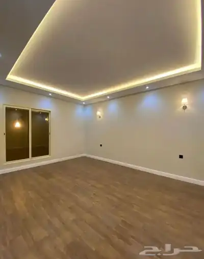 شقه جديدة للإيجار 3غرف مع سطح خاص في حي الحمدانيه 8