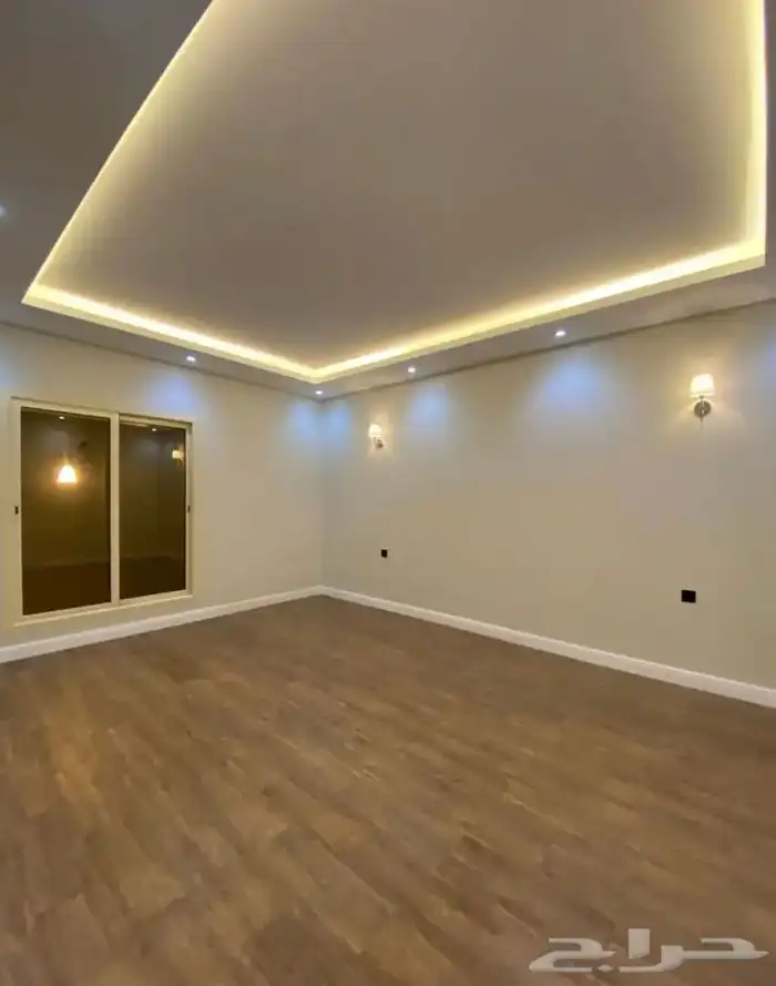 شقه جديدة للإيجار 3غرف مع سطح خاص في حي الحمدانيه 8
