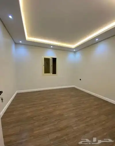شقه جديدة للإيجار 3غرف مع سطح خاص في حي الحمدانيه 6