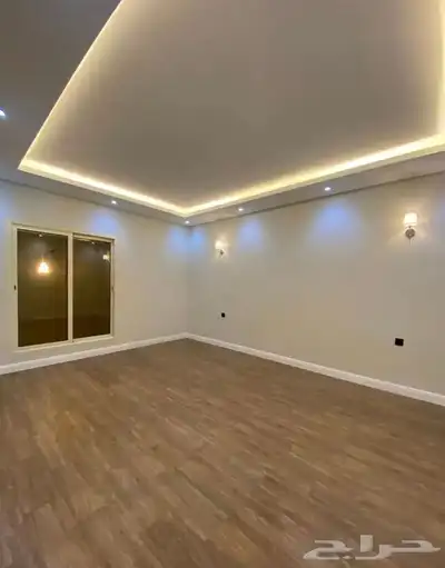 شقه جديدة للإيجار 3غرف مع سطح خاص في حي الحمدانيه 9