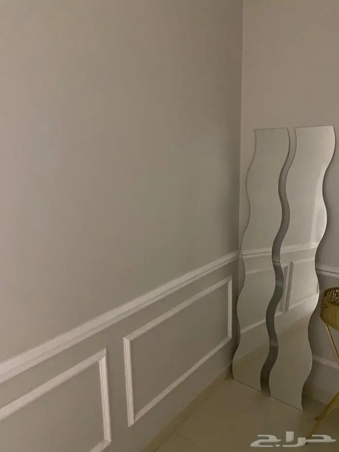 سرير حديد وبوفيه 1.80 م ومكيف سبليت 3