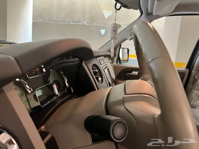 اكسبيديشن 2013 عداد 29 الف كم فقط التوكيلات مالك واحد 20