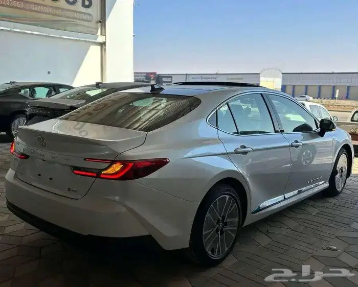 تويوتا كامري LE هايبرد 2025 اصفار 5