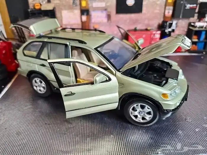 مجسم سيارة BMW X5 نادر ومقطوع من السوق 3