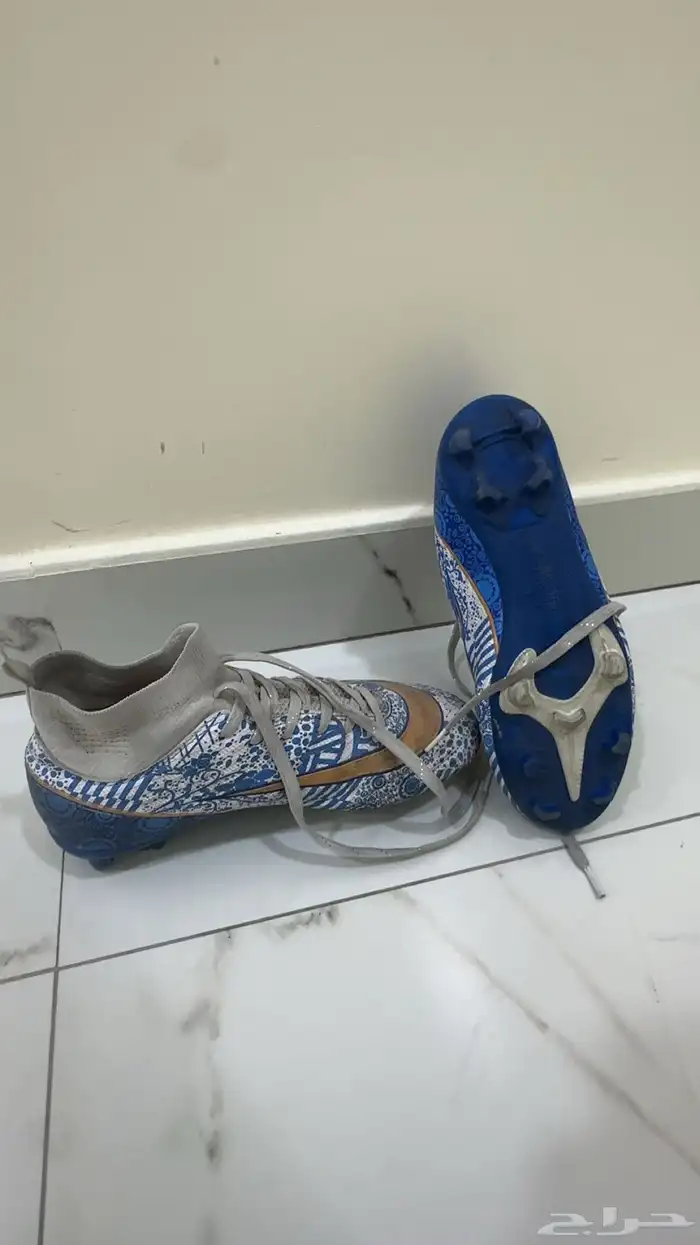 جزمه رياضيه جميله مقاسه 37 ونص 0