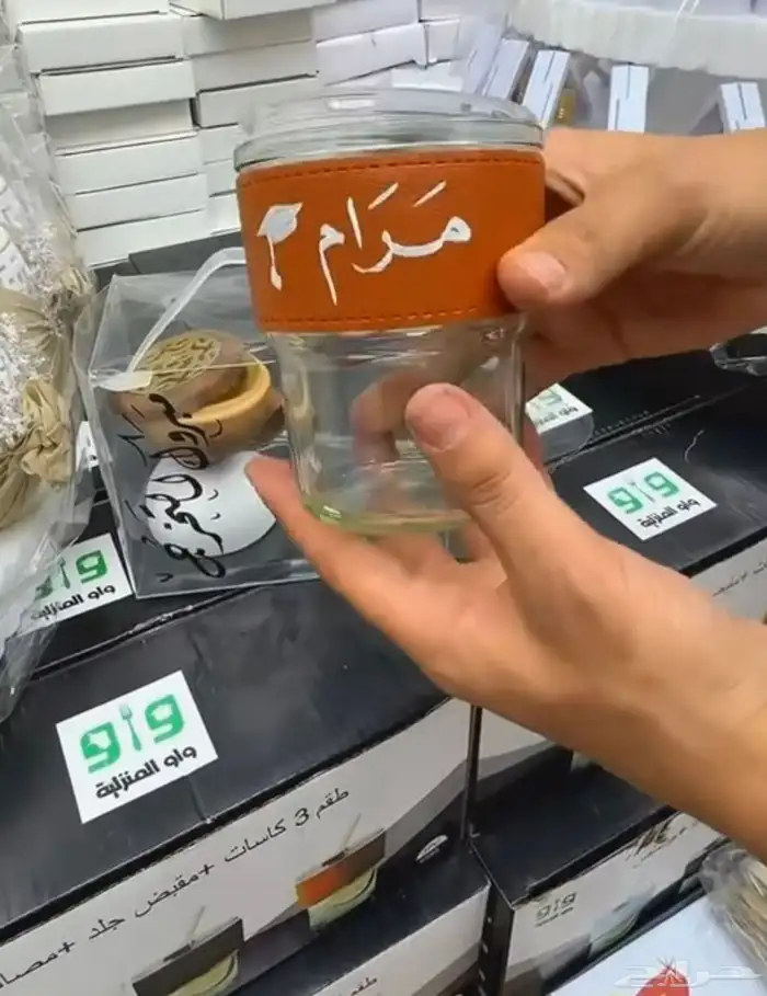 بلورات ثلجية وأكواب تخرج 13