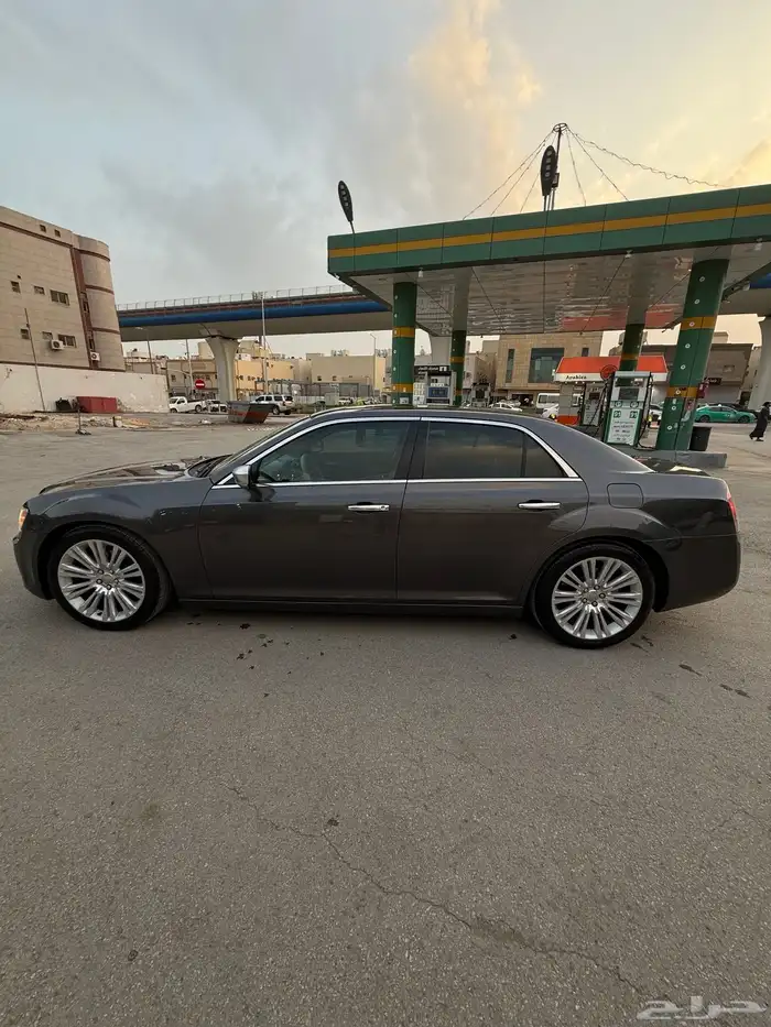 كرايزلر اكزكتيف 2014 8 سلندر هيمي 6