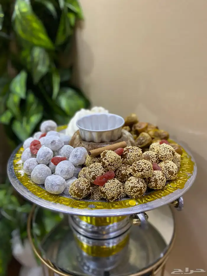 تمور مع شعبيات بصواني فخمه 2