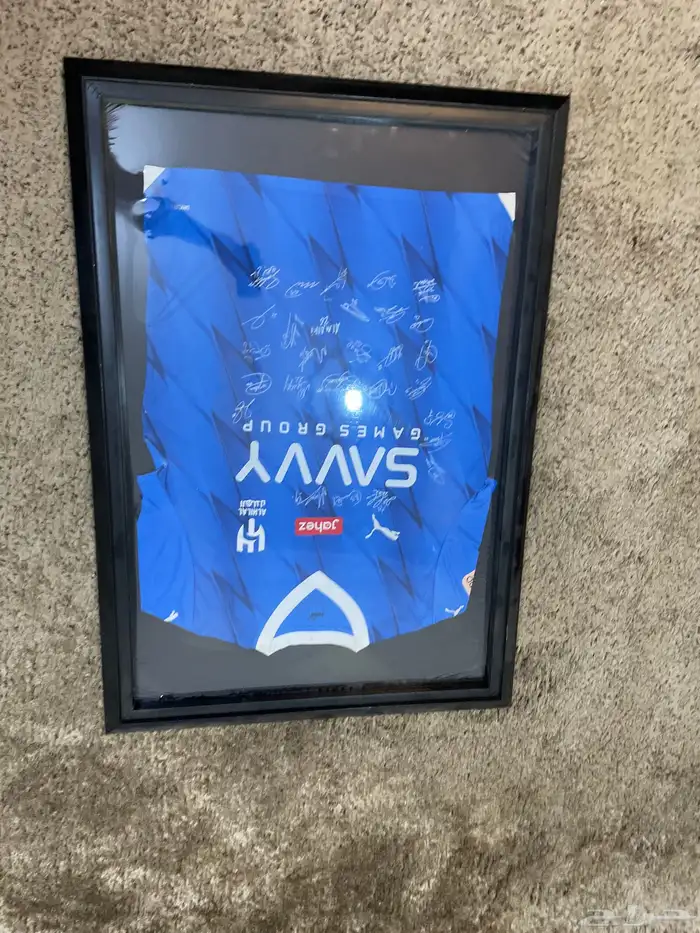 بدله موقعين عليها كل لعيبه الهلال 0