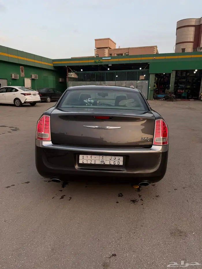 كرايزلر اكزكتيف 2014 8 سلندر هيمي 4