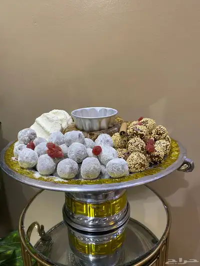 تمور مع شعبيات بصواني فخمه 3