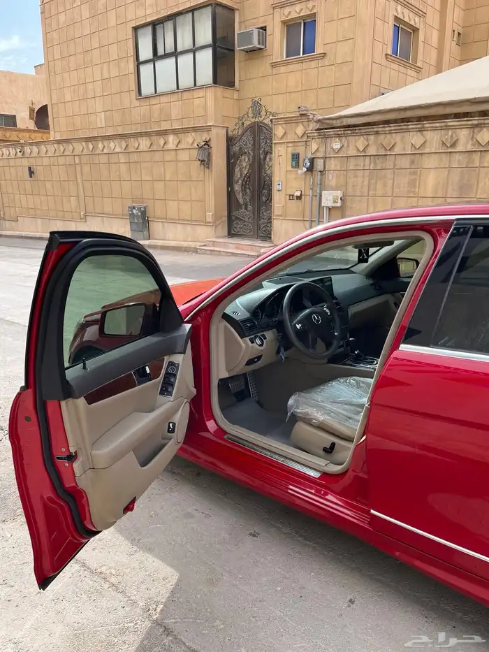 مرسيدس C300 ولوحة شبه مميزة 9
