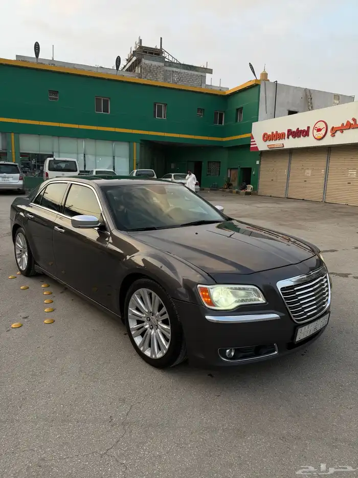 كرايزلر اكزكتيف 2014 8 سلندر هيمي 3