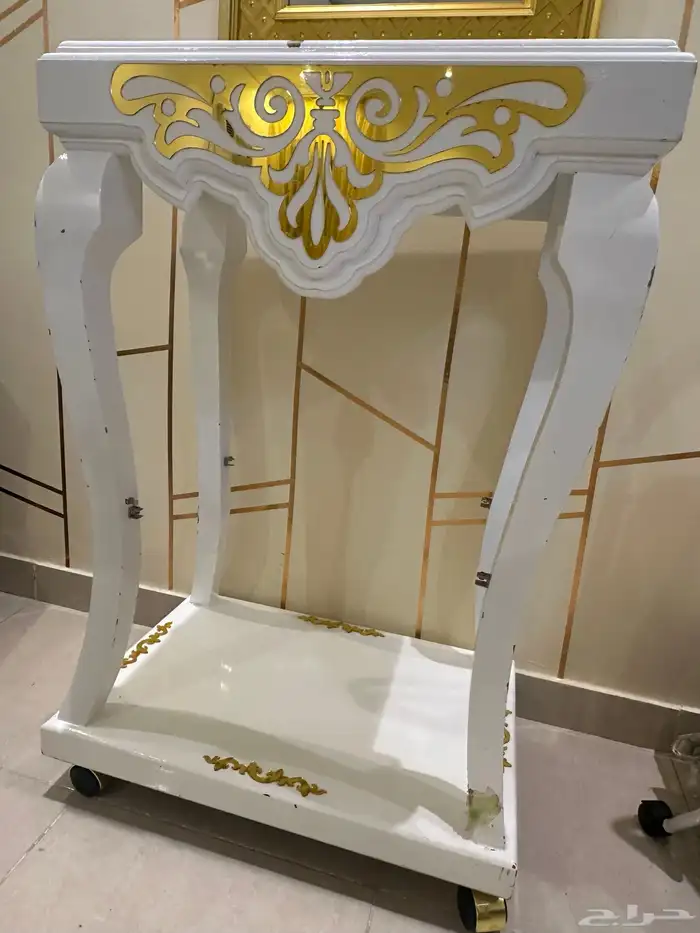 للبيع الطاوله والمرايه 2