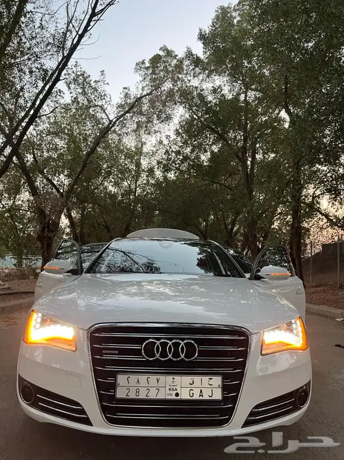 اودي A8 سماكو عداد 42 الف كم فقط لا غير 8 سلندر 15