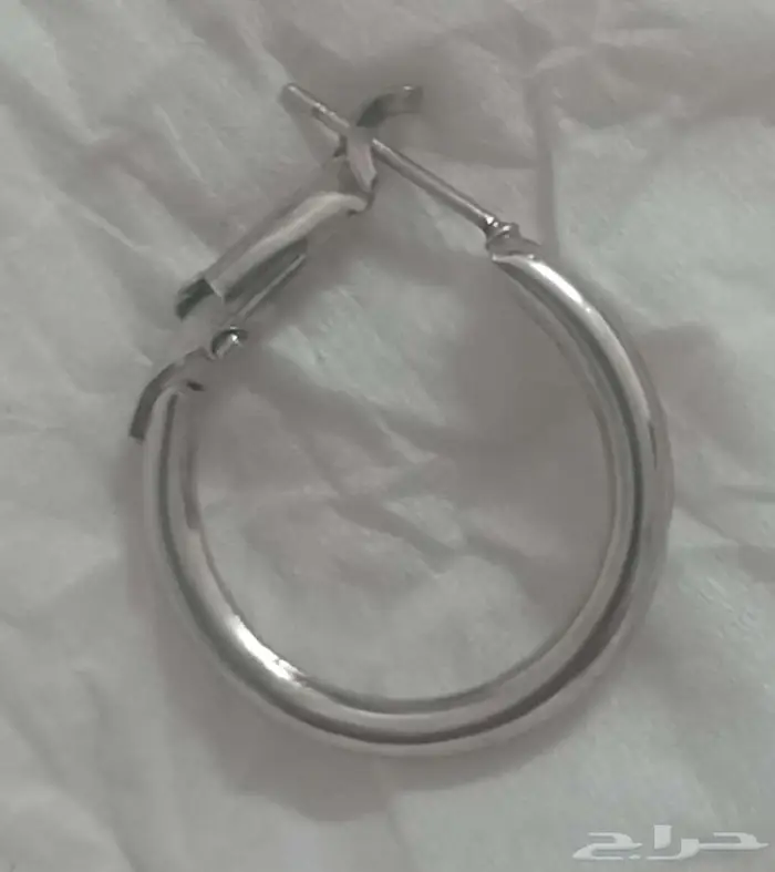 مفقودات حلق فضي اللون 0